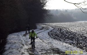 Sortie du dimanche 10/02/2013. Sortie bien fraiche au départ -6° et puis quelques problèmes mécaniques du à la glace qui s'est formée partout sur les vélos.